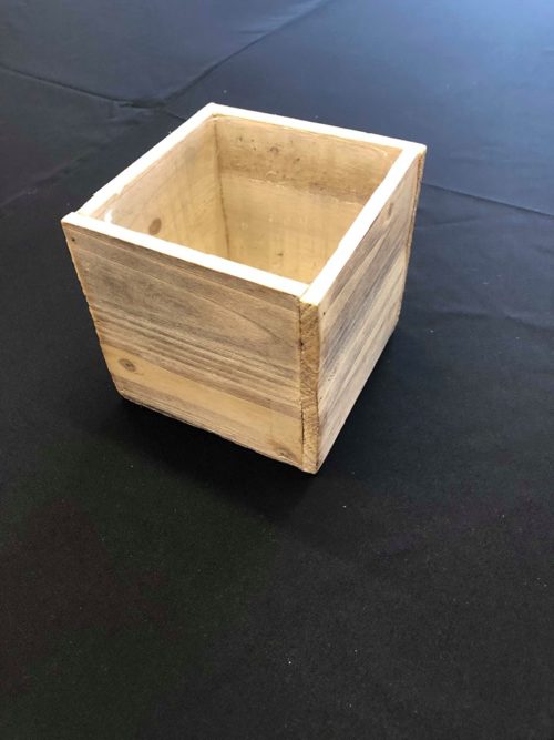 Vase de bois blanc bleacher